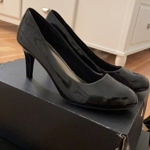 Black heels comfort plus good for interview or easy day at the office